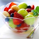 Salade de fruits avec coulis au miel et &agrave; la menthe 