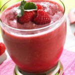 Boisson fouett&eacute;e &agrave; la grenade et aux fruits rouges