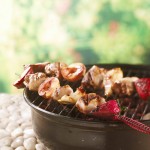 Brochettes de poulet et de fruits, sauce cr&egrave;me &agrave; l'&eacute;rable