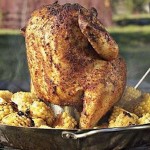 Poulet entier sur une canette de bière