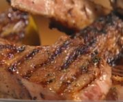 C&ocirc;telettes d'agneau au citron, &agrave; l'ail et au romarin