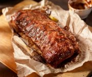 C&ocirc;tes lev&eacute;es barbecue au caf&eacute;