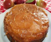 G&acirc;teau renvers&eacute; aux pommes confites et &agrave; l'&eacute;rable