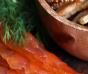 Gravlax de saumon &agrave; l'&eacute;rable