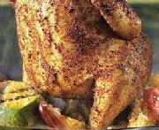 Poulet entier sur une canette de bière